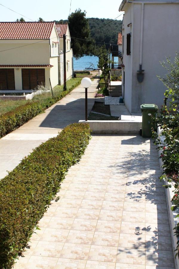 Apartments By The Sea Brgulje, Molat - 6241 ภายนอก รูปภาพ