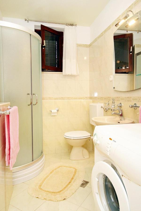 Apartments By The Sea Brgulje, Molat - 6241 ภายนอก รูปภาพ